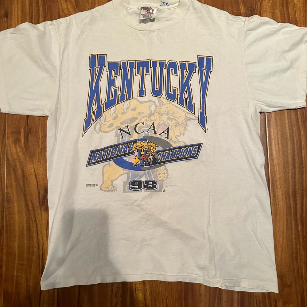 Vintage 90’s NCAA Kentucky Basketball Tee